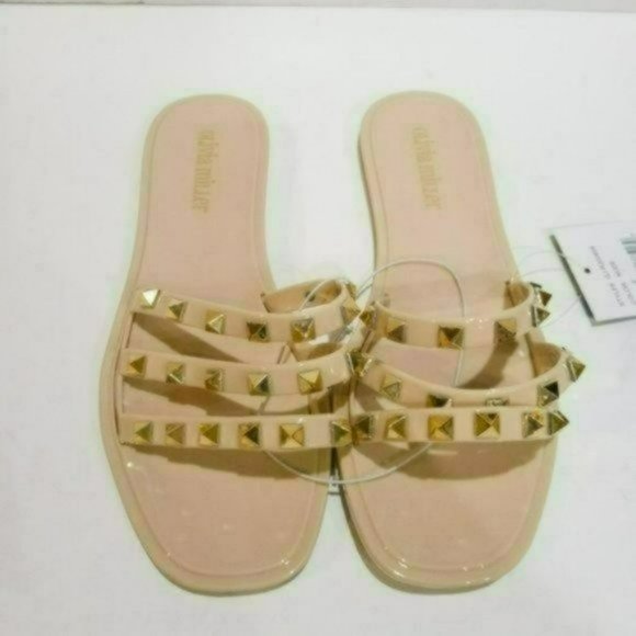 Olivia Miller Rio Jelly Nude-8 - Picture 2 of 3